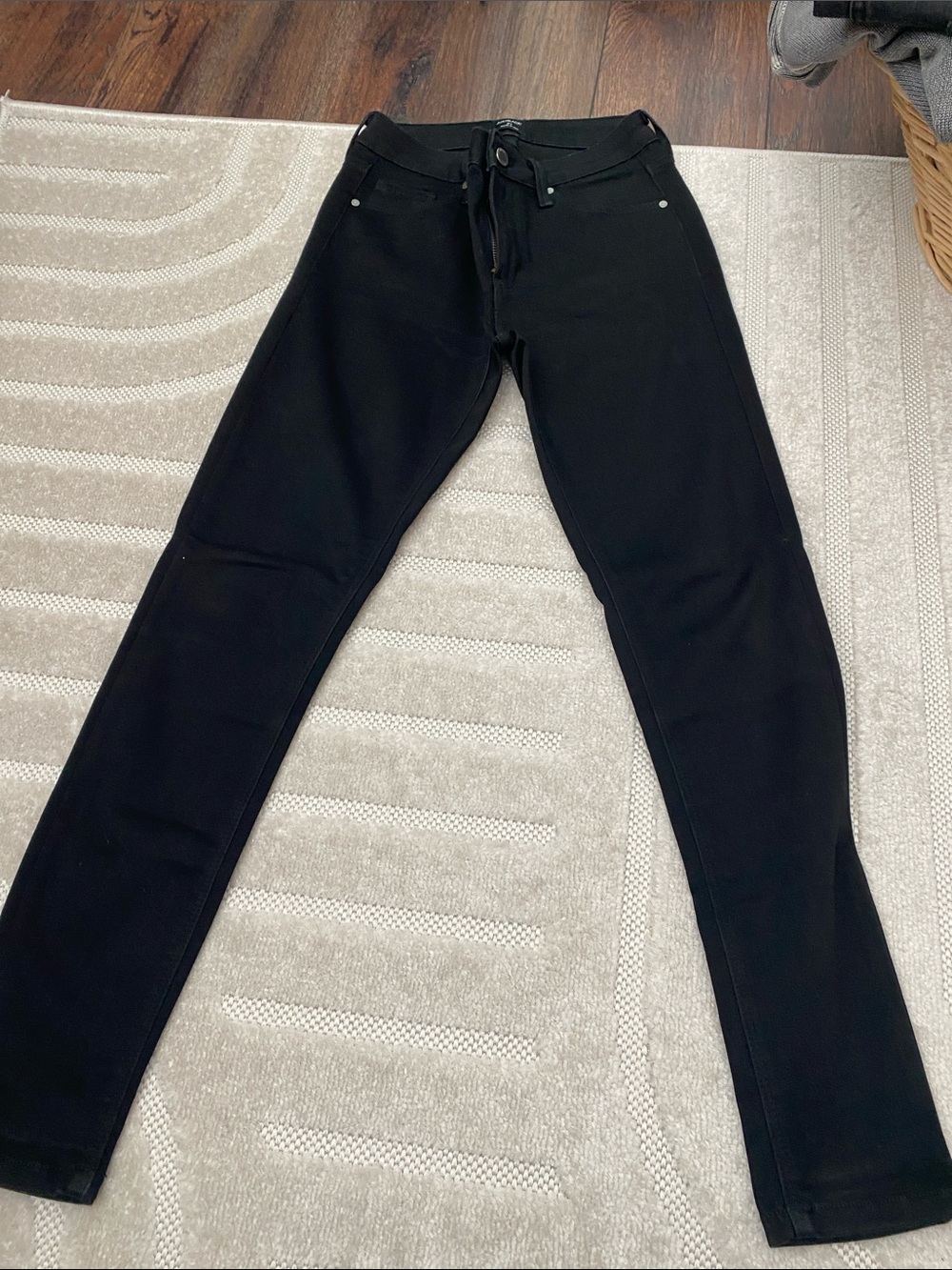 Just Black Women's Skinny Jeans in Black